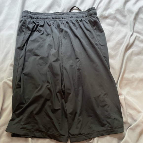 Under Armour athletic shorts - Picture 3 of 4
